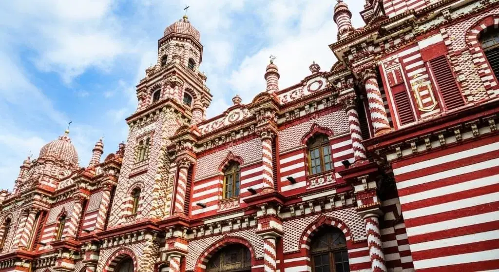 Jami Ul-Alfar Mosque (Red Mosque)